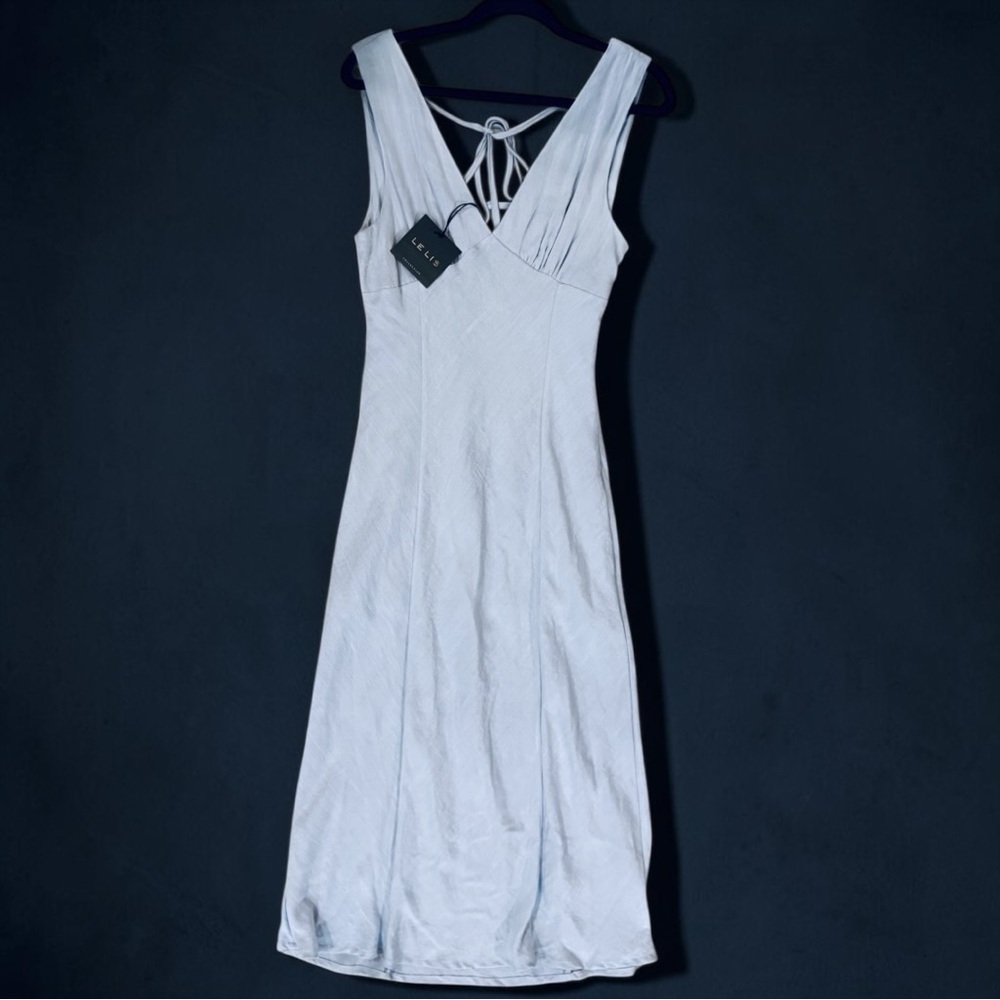 NWT LE LIS BABY BLUE V-NECK TIE BACK MIDI DRESS SIZE L